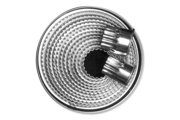 T P Cutter Scalloped Round 14 - Loyal