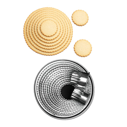 T P Cutter Scalloped Round 14 - Loyal
