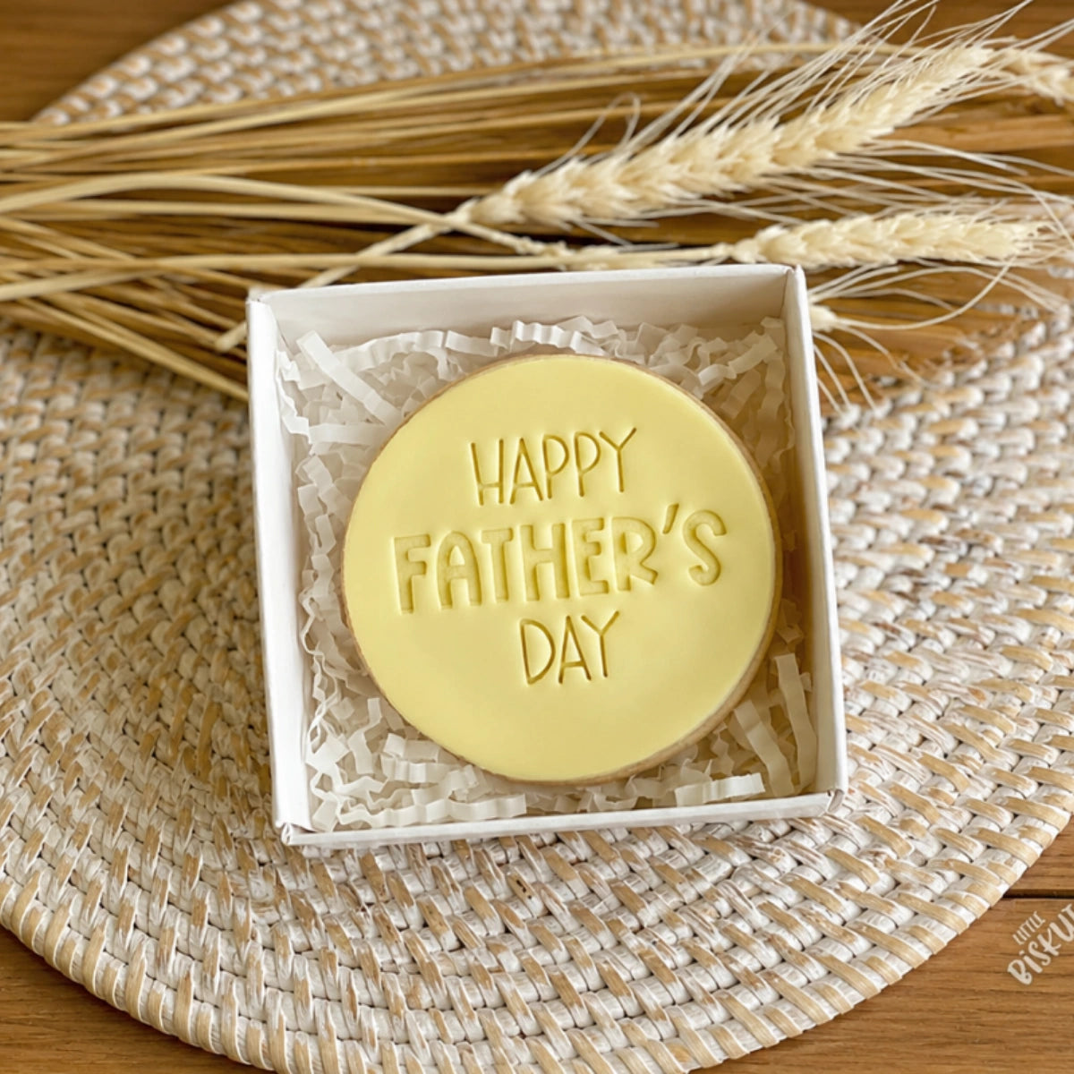 Happy Fathers Day Embosser - Little Biskut